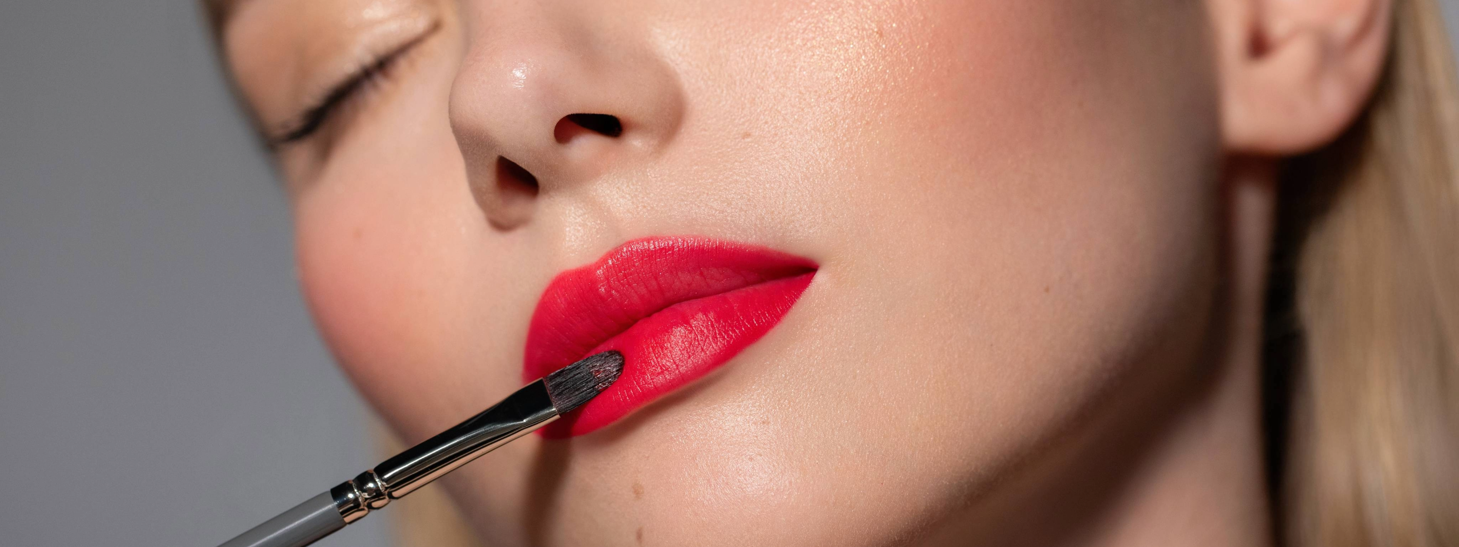 How to Create the Perfect Holiday Party Makeup Look