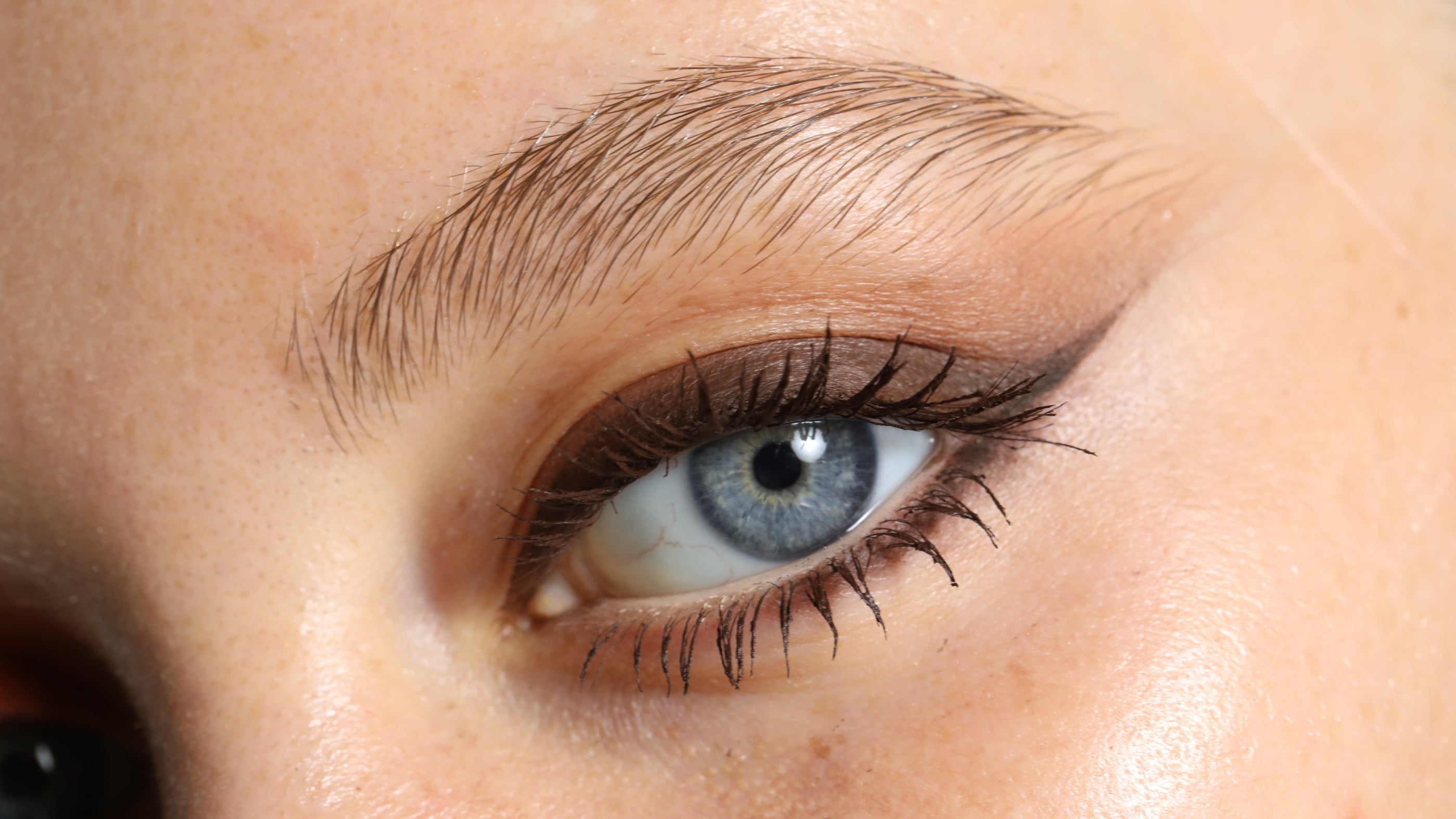 The Best Eyeliner and Detailing Makeup Brushes for Precision Makeup: James Molloy's Expert Guide